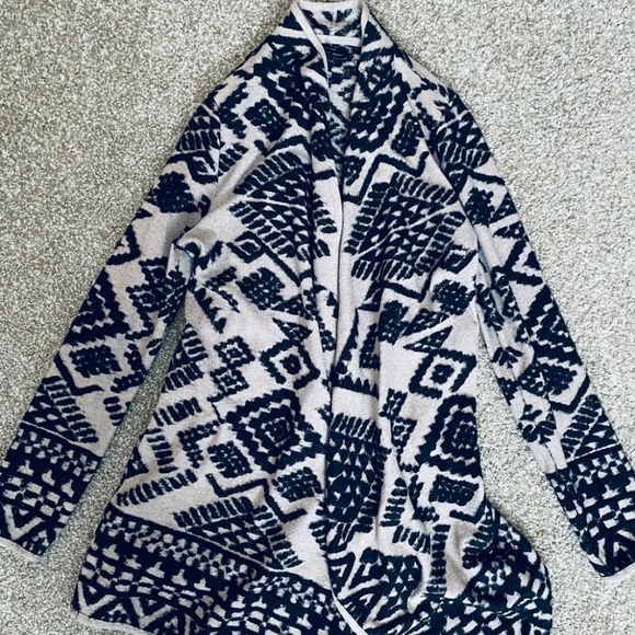 blush/black sweater wrap - Picture 1 of 2